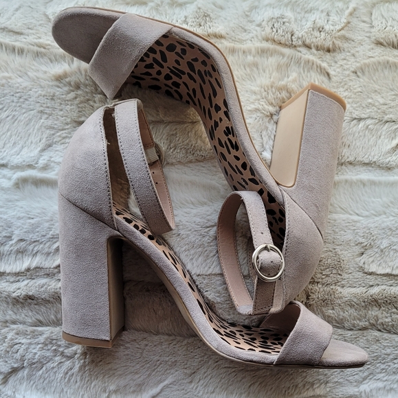 EUC ASOS Look block heel sandal in stone size 8 - Picture 7 of 7